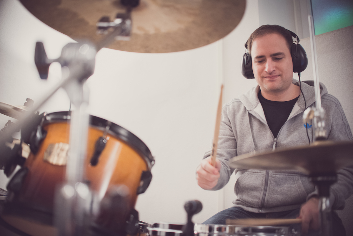 Schlagzeugunterricht auf modernem Equipment mit kostenloser Probestunde. So macht Schlagzeugspielen spaß zu lernen.